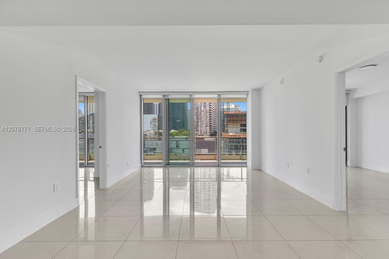 92 SW 3rd St # 1403, Miami, FL 33130 photo 2