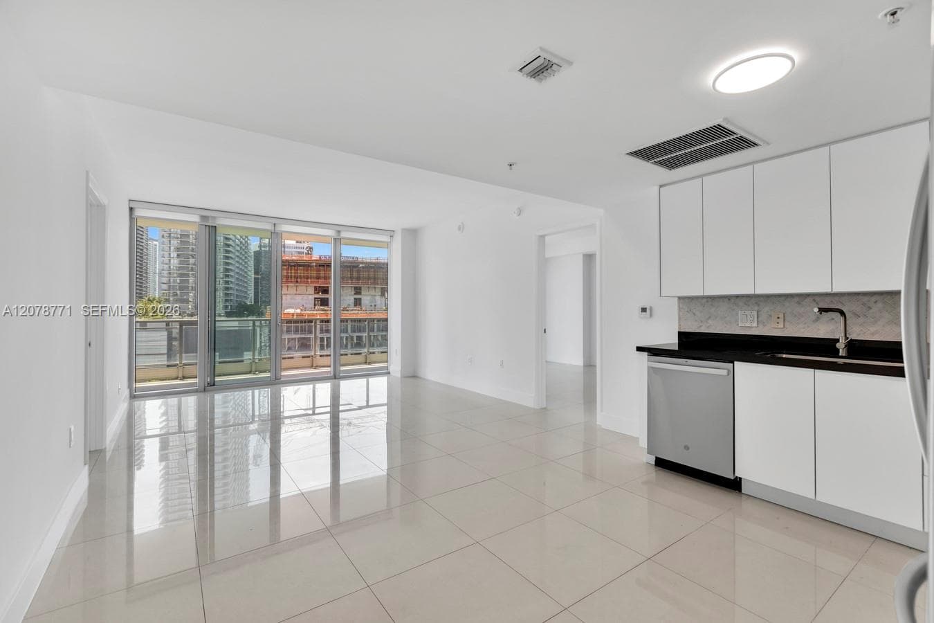 92 SW 3rd St # 1403, Miami, FL 33130 photo 4