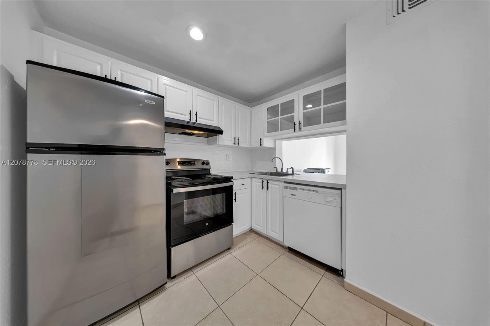 9360 Fontainebleau Blvd # 208, Miami, FL 33172 photo 2