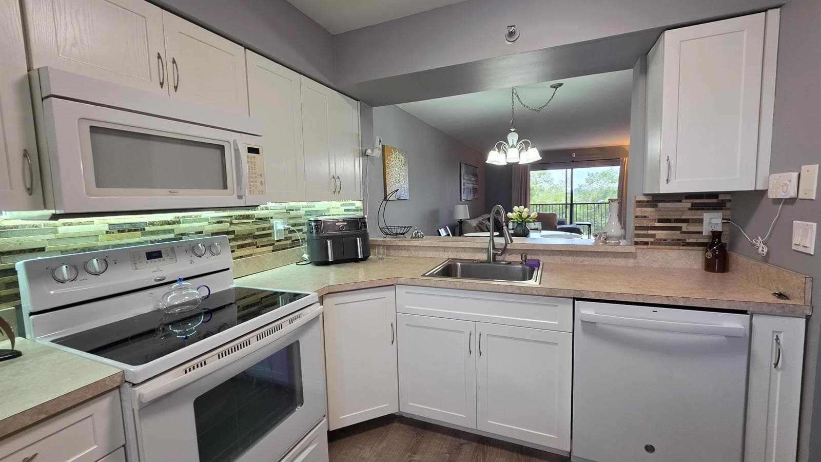 2206 S CYPRESS BEND Drive # 504, Pompano Beach, FL 33069 photo 4