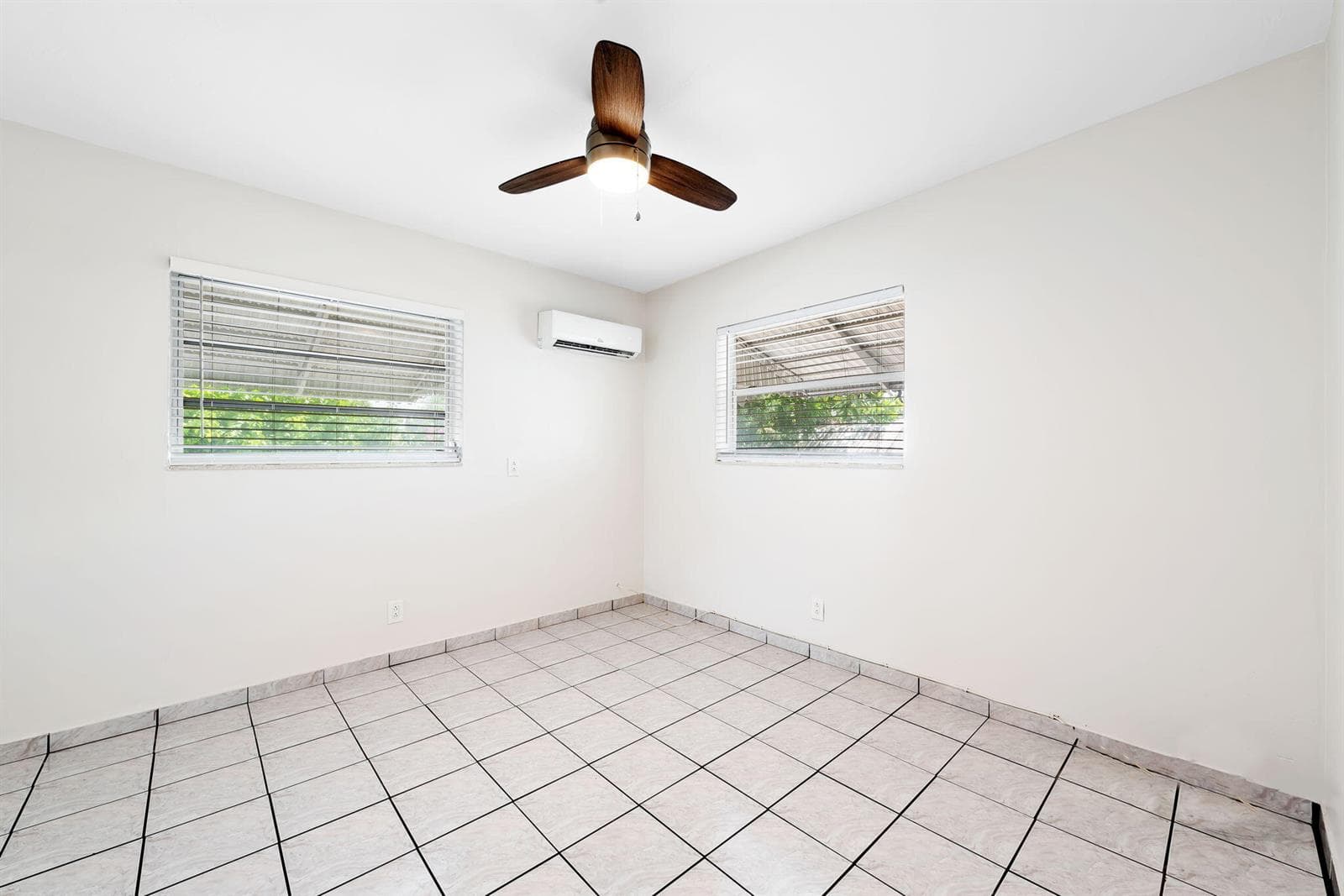 310 NE 6TH Street # 3, Hallandale Beach, FL 33009 photo 2
