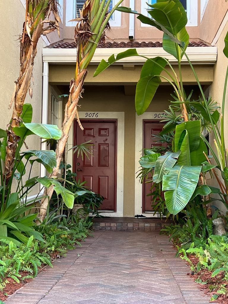9076 Preston Place, Tamarac, FL 33321 photo 2
