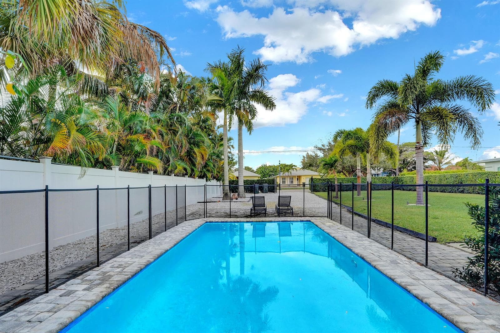 311 SE 3rd Avenue # Downstairs, Delray Beach, FL 33483 photo 2