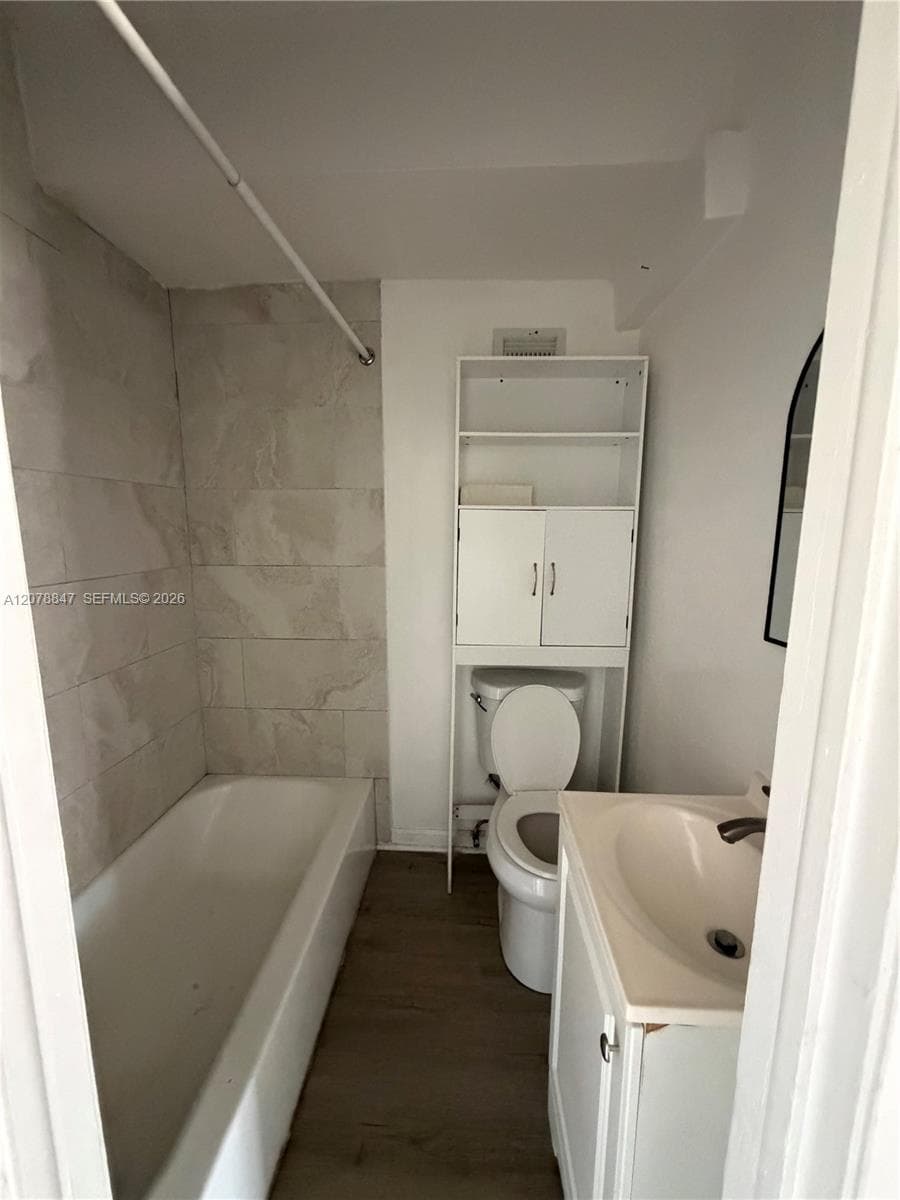 1560 SW 5th St # 5, Miami, FL 33135 photo 5
