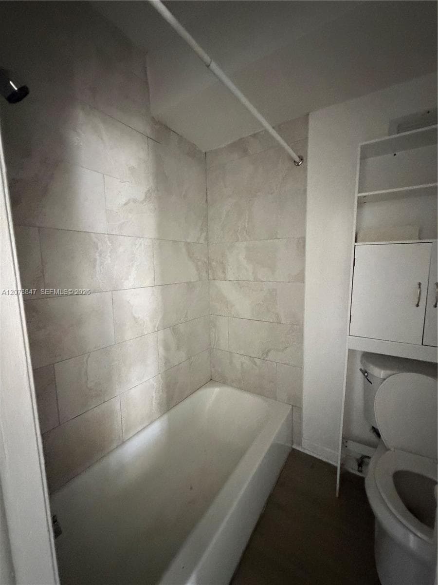 1560 SW 5th St # 5, Miami, FL 33135 photo 4