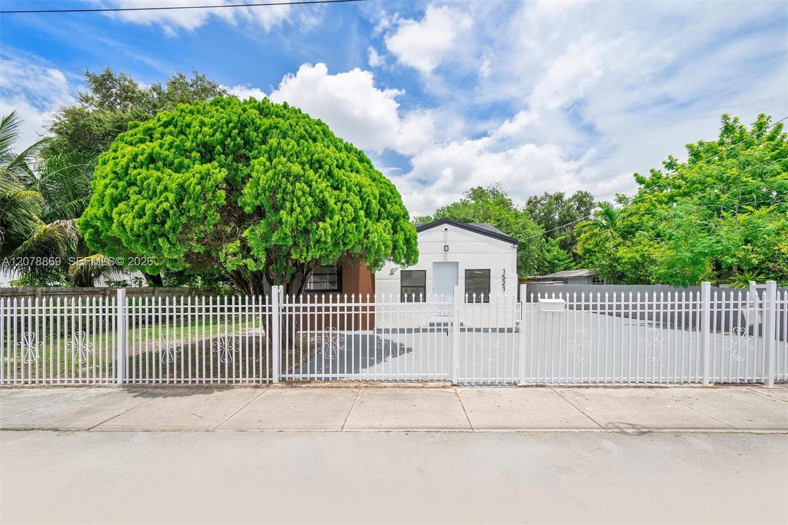 1521 NW 33rd St, Miami, FL 33142 photo 2
