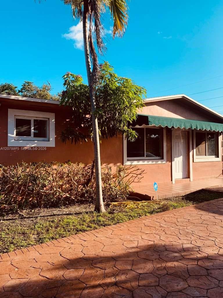 2272 NW 66th St, Miami, FL 33147 photo 2