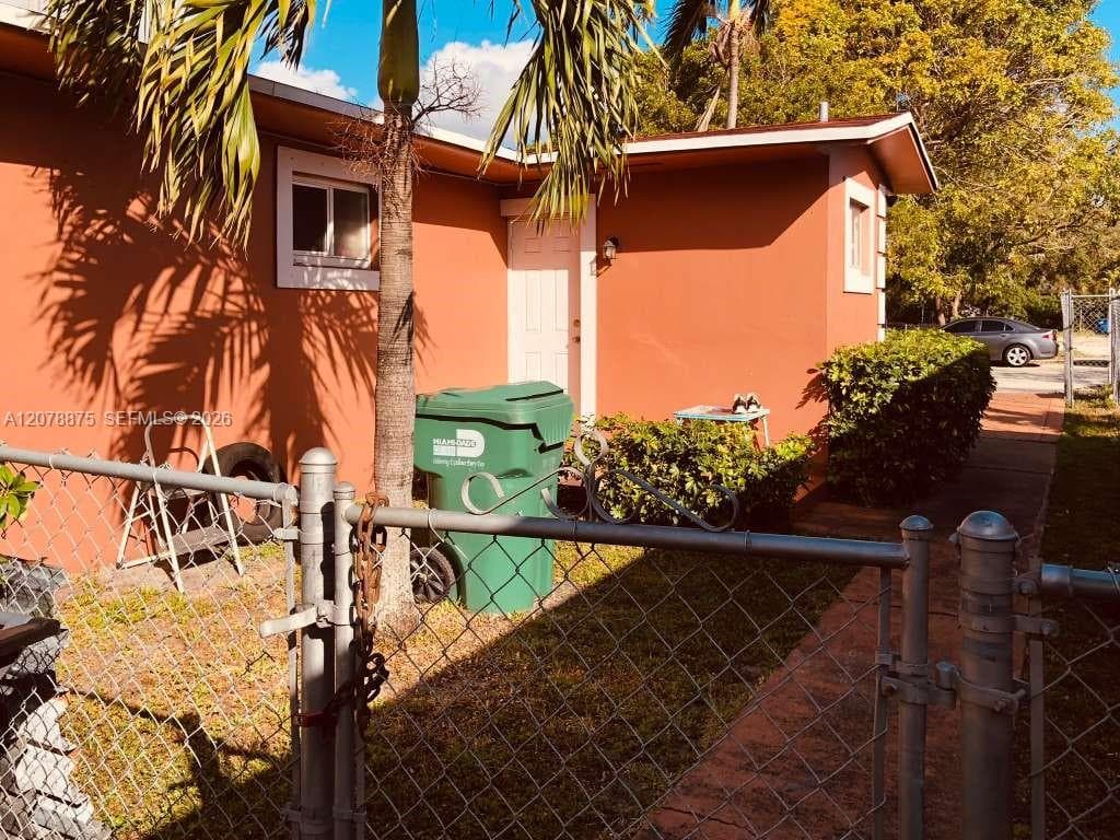 2272 NW 66th St, Miami, FL 33147 photo 3