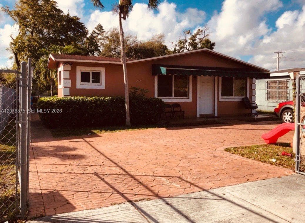 2272 NW 66th St, Miami, FL 33147