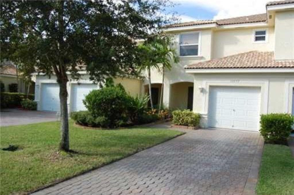 13377 Georgian Court, Wellington, FL 33414 photo 2