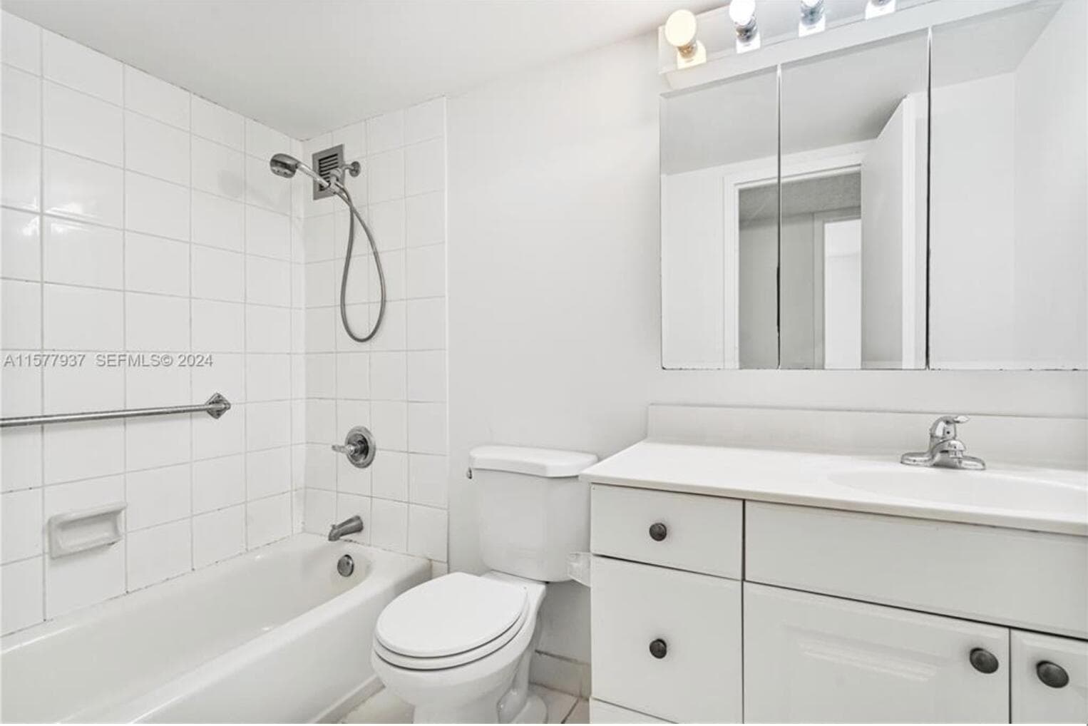 2001 ATLANTIC SHORES Boulevard # 109, Hallandale Beach, FL 33009 photo 4