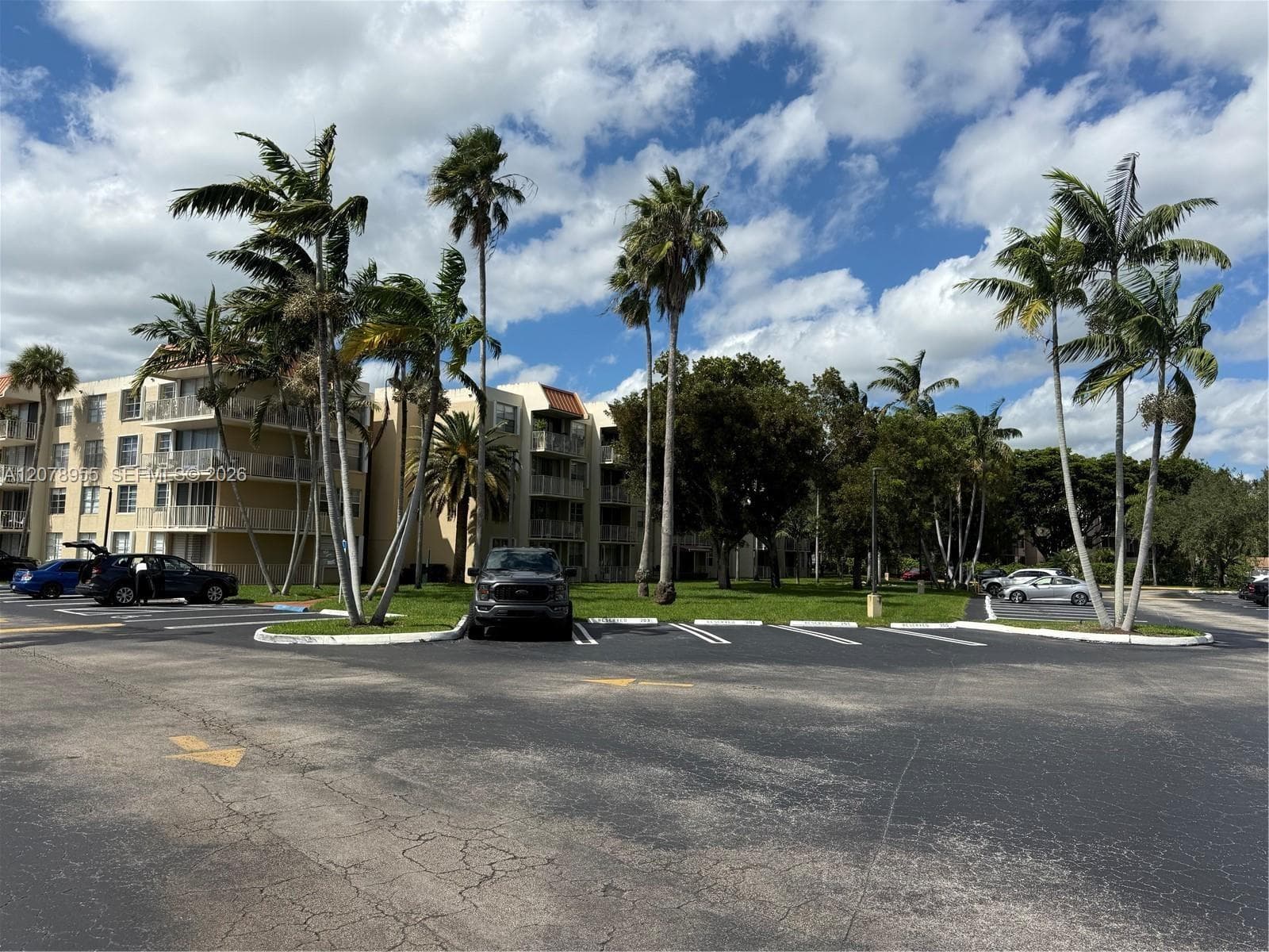 13100 SW 92 AV # A-PH10, Miami, FL 33176