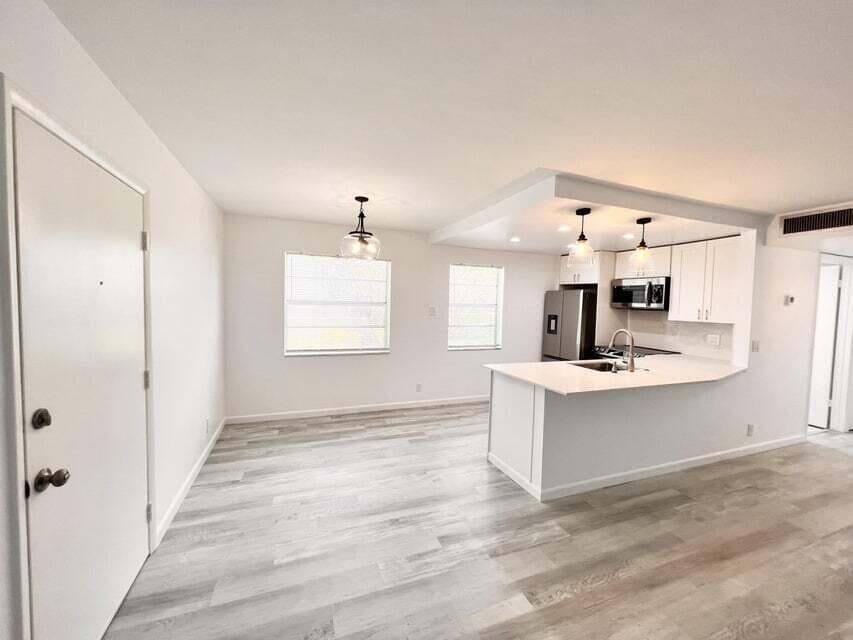 58 Normandy B, Delray Beach, FL 33484 photo 4