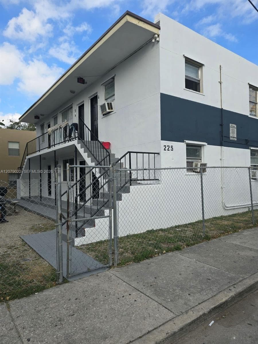 225 NW 17th St # 4, Miami, FL 33136