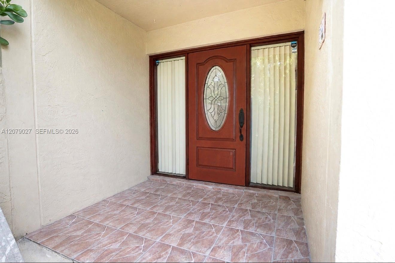 14295 Kendale Lakes Cir, Miami, FL 33183 photo 2