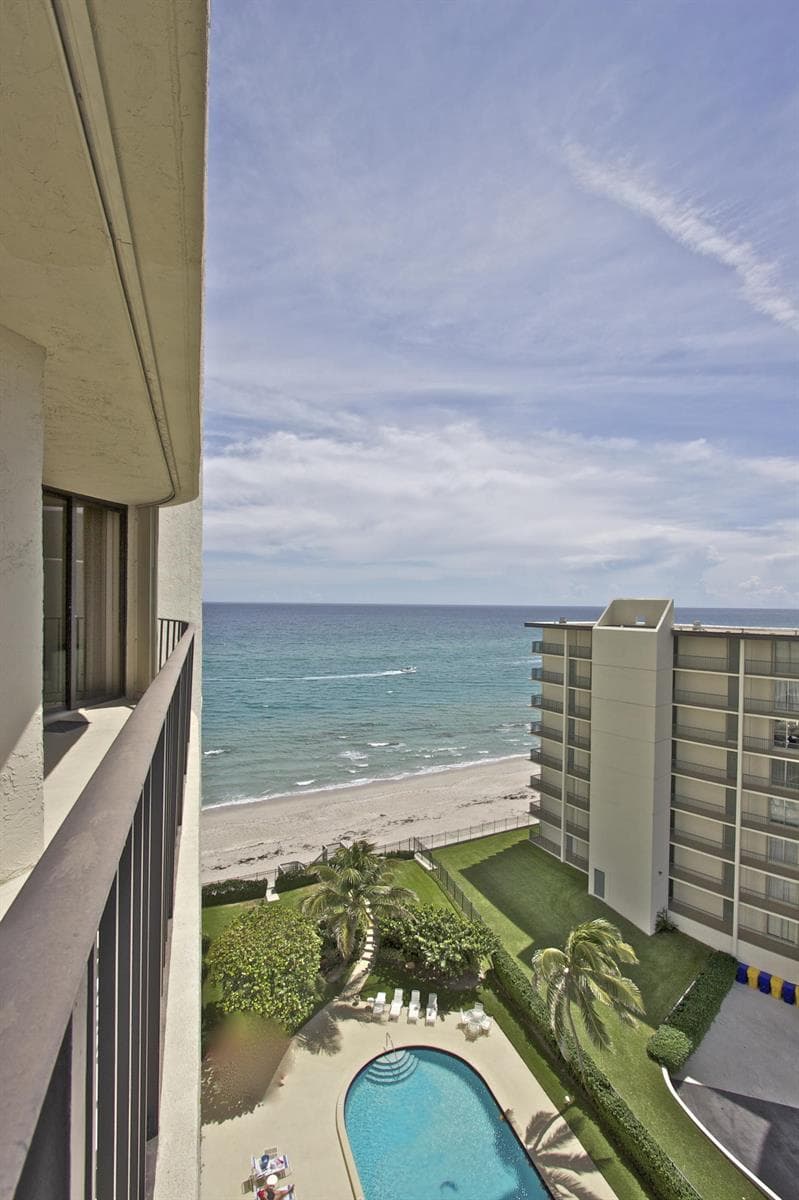 5420 N Ocean Avenue, Riviera Beach, FL 33404 photo 3