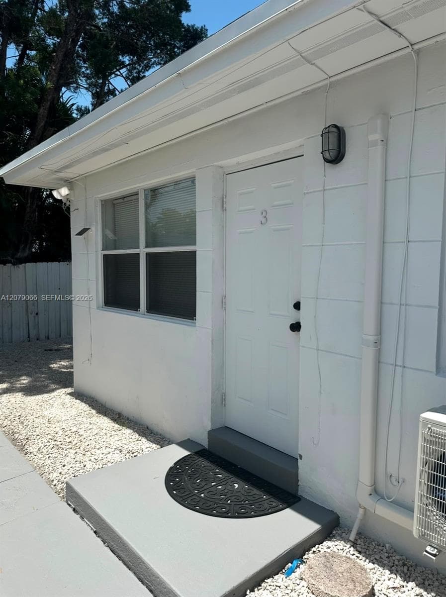 2024 NE 26th St # 3, Wilton Manors, FL 33305