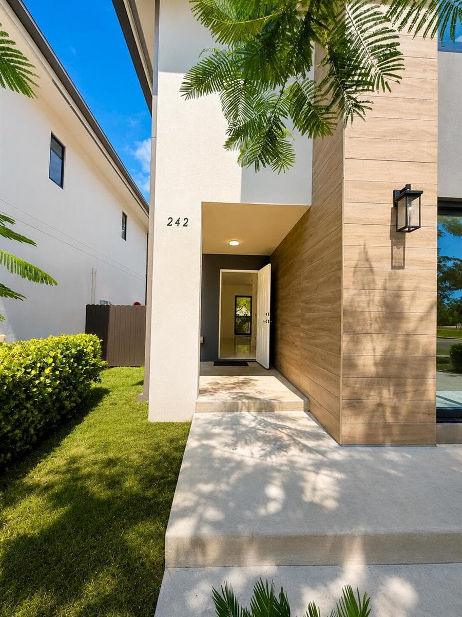 242 NW 11TH Court, Florida City, FL 33034 photo 3