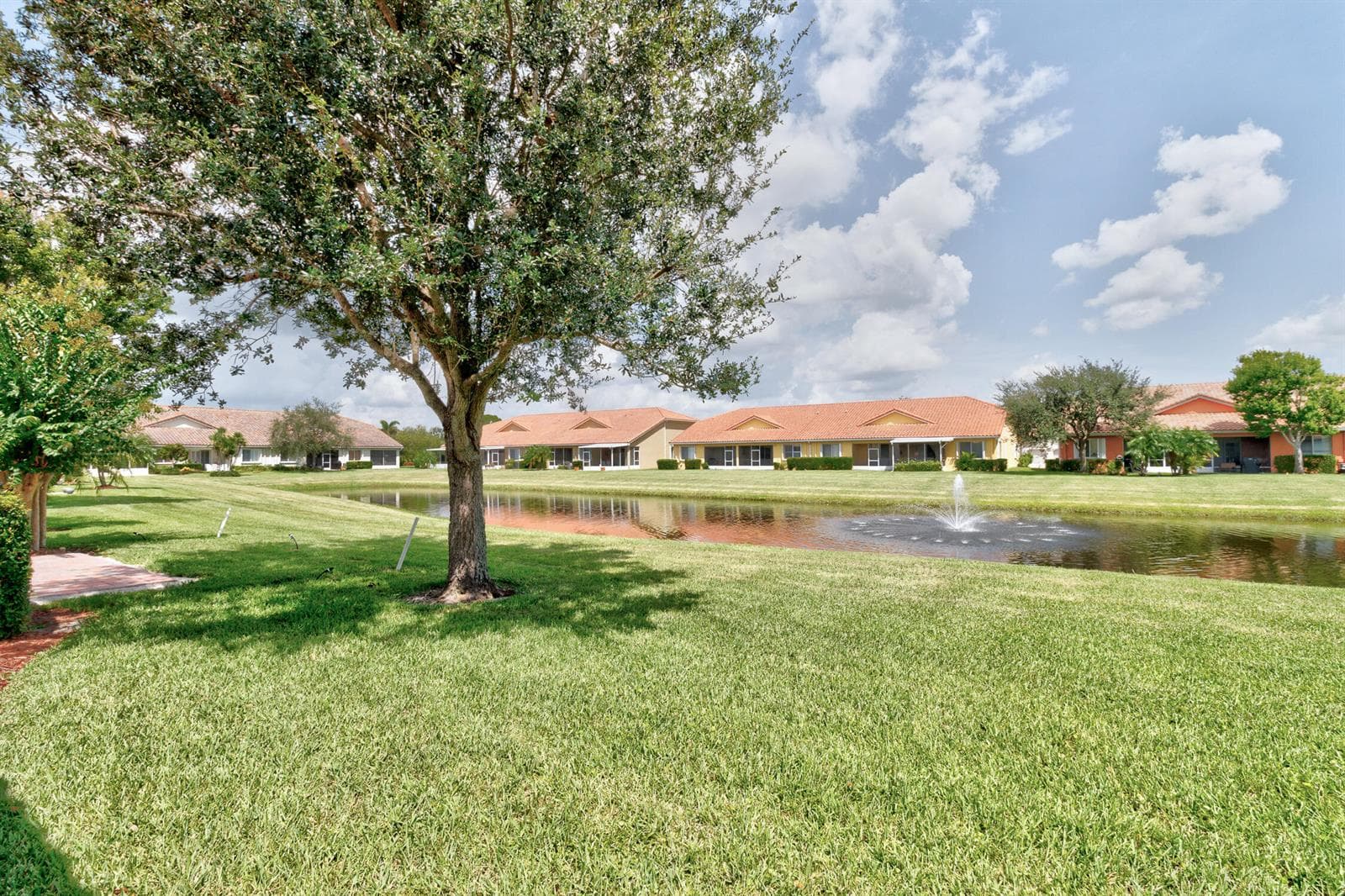 6380 OXFORD Circle # 104D, Vero Beach, FL 32966 photo 2