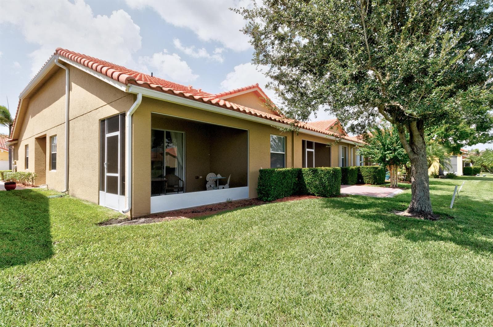 6380 OXFORD Circle # 104D, Vero Beach, FL 32966 photo 5