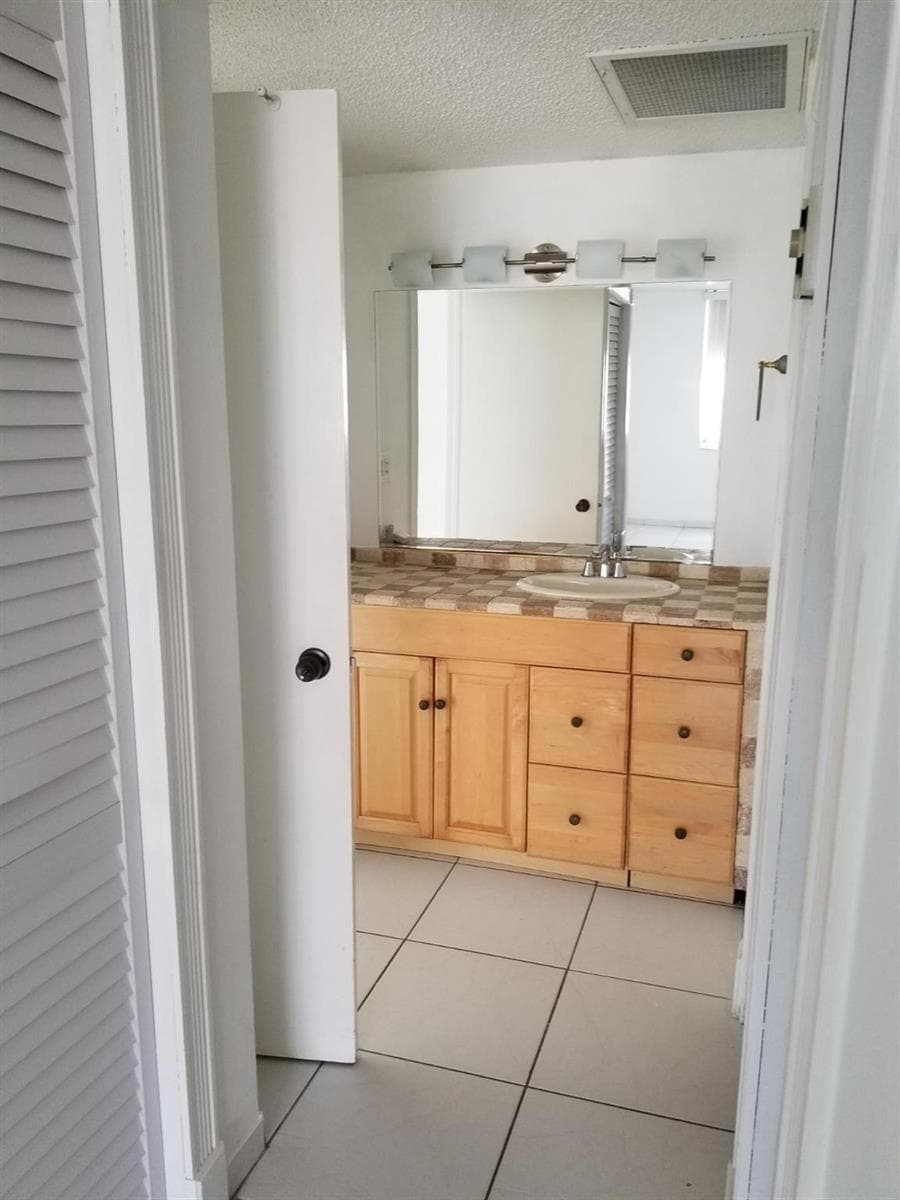 500 BAYVIEW Drive # 817, Sunny Isles Beach, FL 33160 photo 2