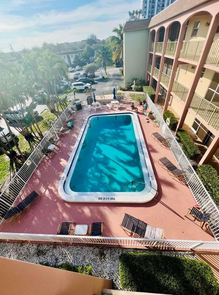100 SE 6TH Avenue # 303, Pompano Beach, FL 33060 photo 2