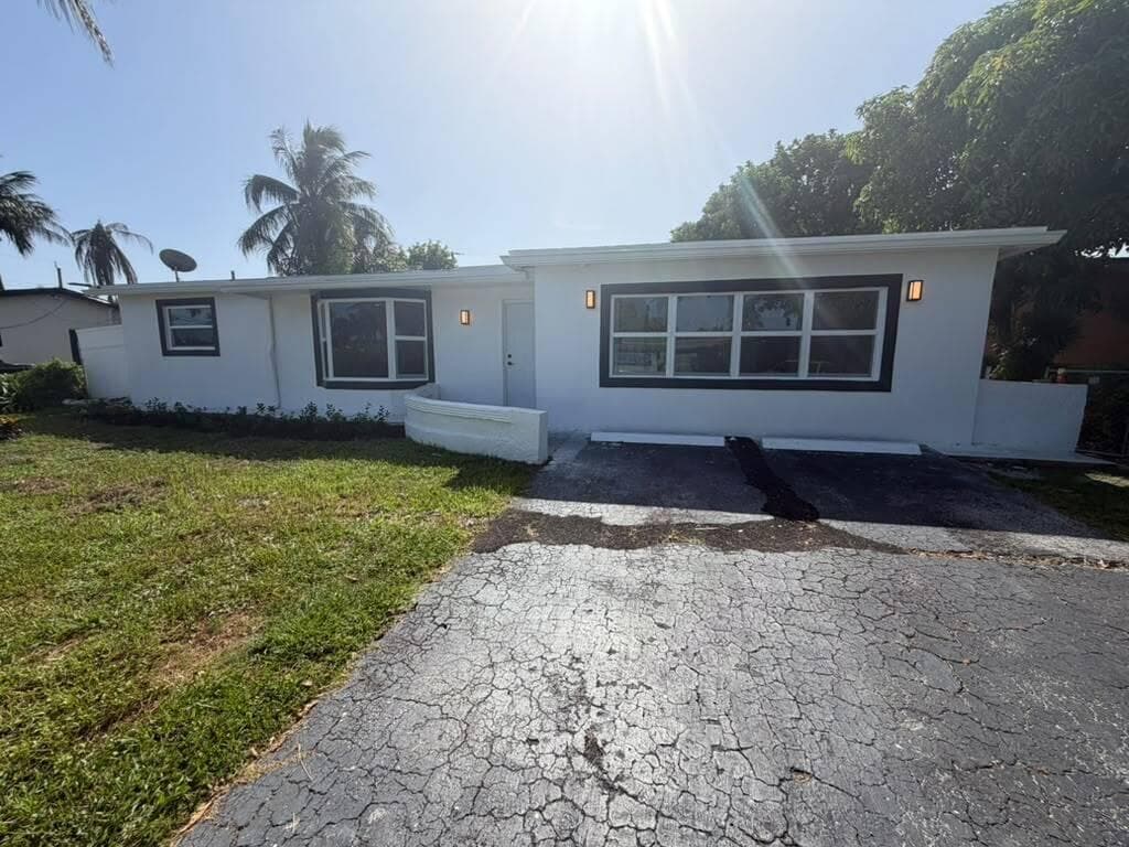 3911 NW 32ND Avenue, Lauderdale Lakes, FL 33309
