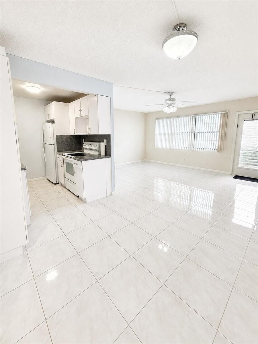 1089 WOLVERTON E # 1089, Boca Raton, FL 33434
