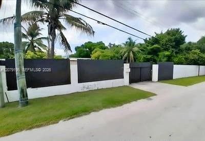 759 S Biscayne River Dr, Miami, FL 33169