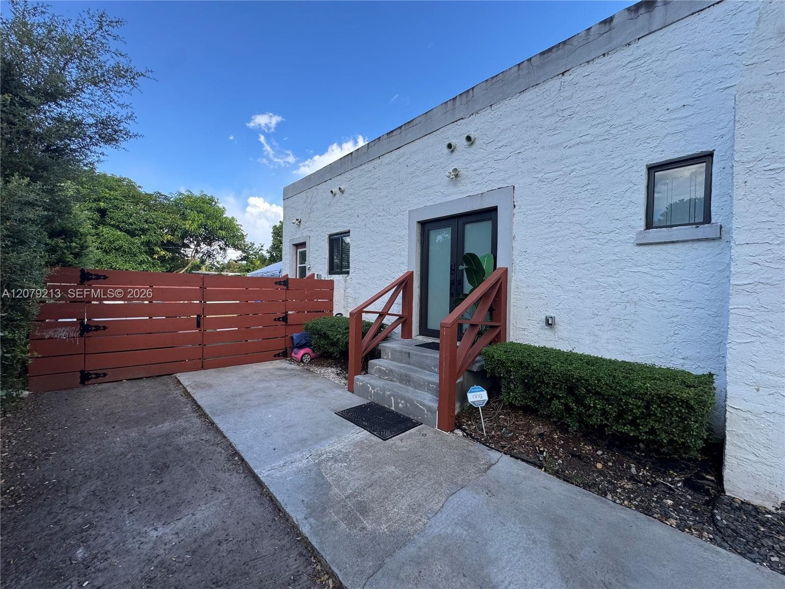 10841 NE 2nd Pl, Miami, FL 33161 photo 2