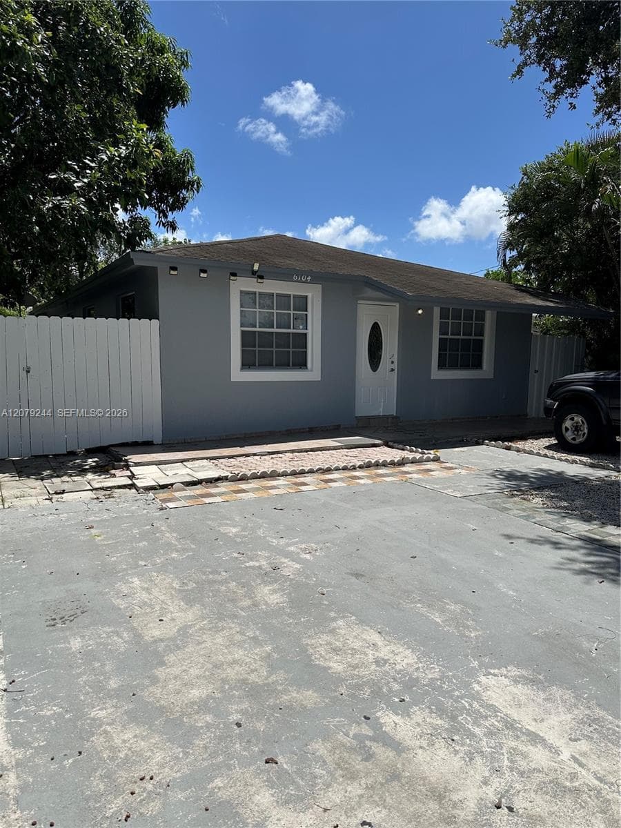 6104 Pierce St, Hollywood, FL 33024 photo 4
