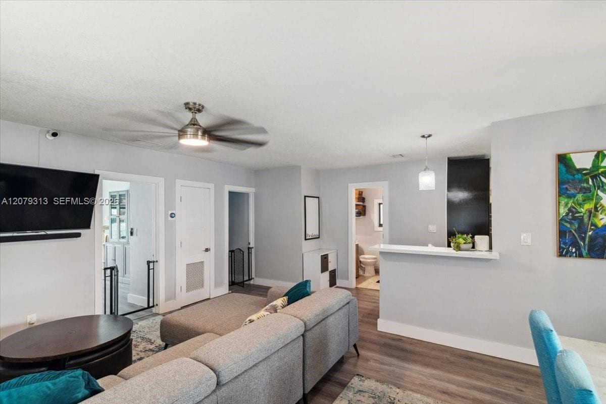 2434 Lincoln St, Hollywood, FL 33020 photo 4