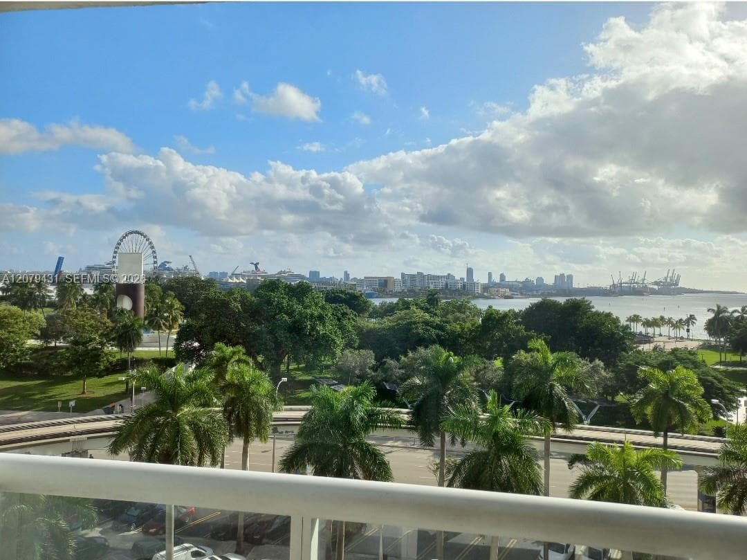 50 Biscayne Blvd # 707, Miami, FL 33132 photo 5
