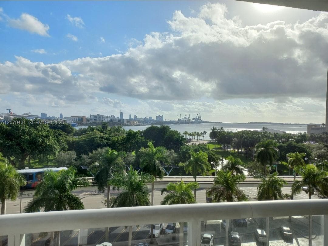 50 Biscayne Blvd # 707, Miami, FL 33132 photo 4