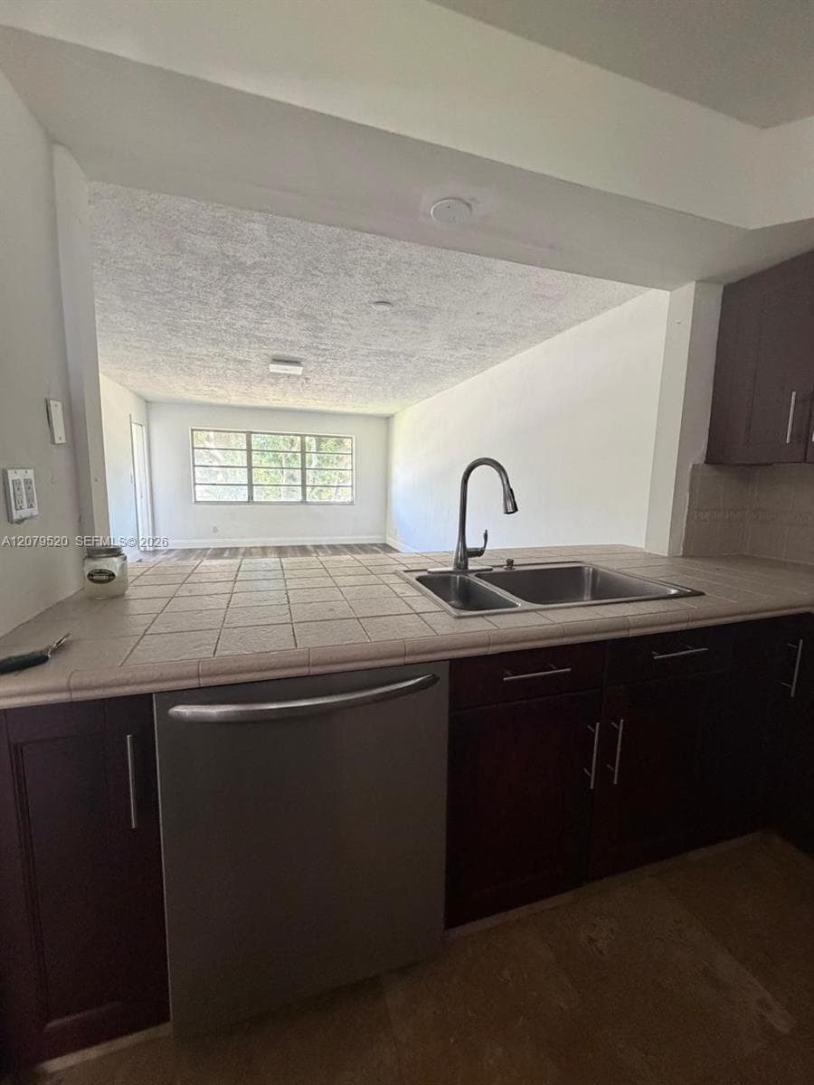 1400 NE 191st St # 310, Miami, FL 33179 photo 3