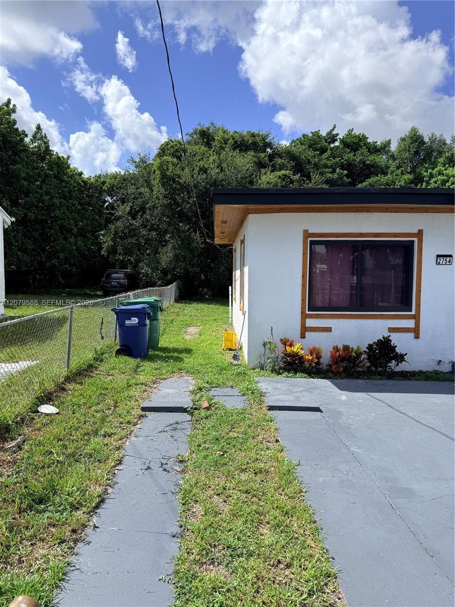 2754 NW 60th St, Miami, FL 33142 photo 3