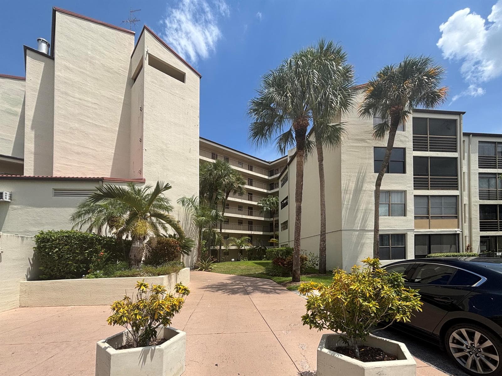 2306 S Cypress Bend Drive # 420, Pompano Beach, FL 33069