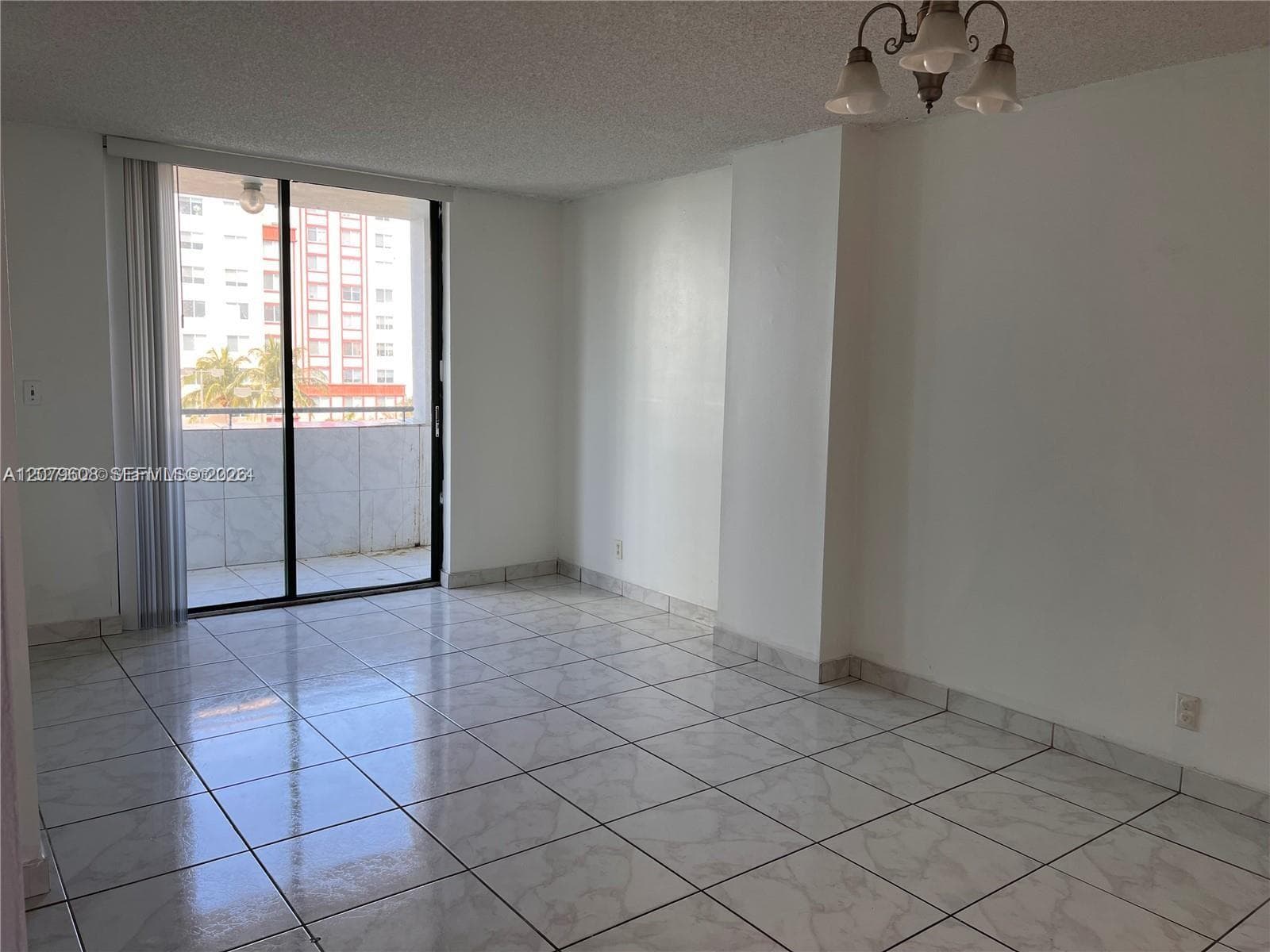 546 SW 1st St # 611, Miami, FL 33130 photo 3