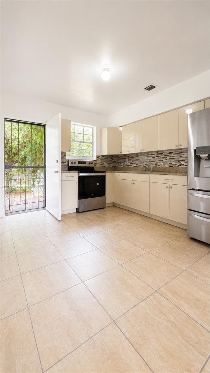 1421 NE 148th St # 2, Miami, FL 33161 photo 4