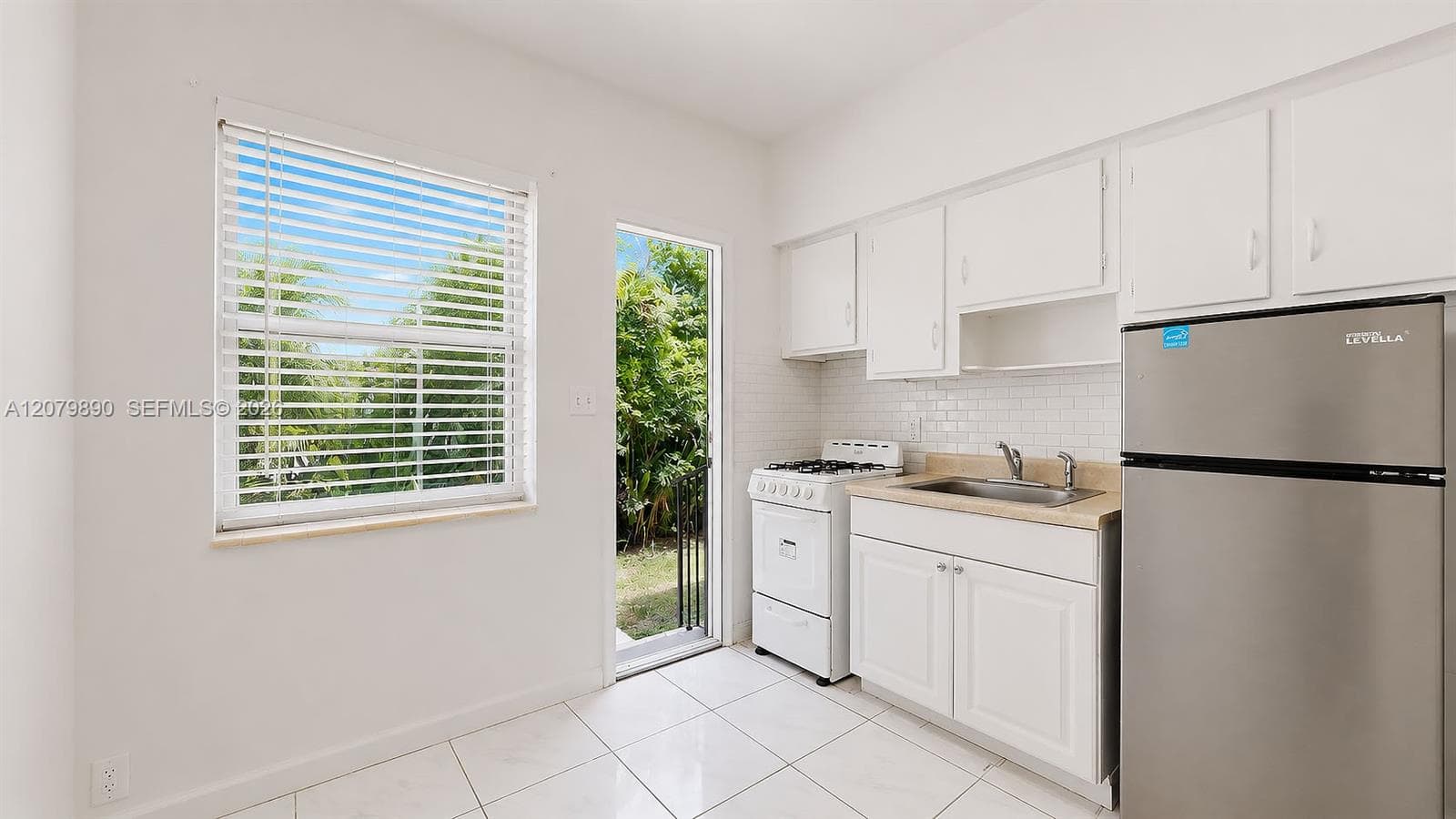 2499 SW 27th St # 3, Miami, FL 33133 photo 4
