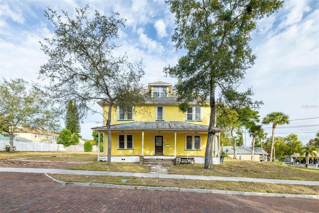 553 DIVISION STREET, TARPON SPRINGS, FL 34689