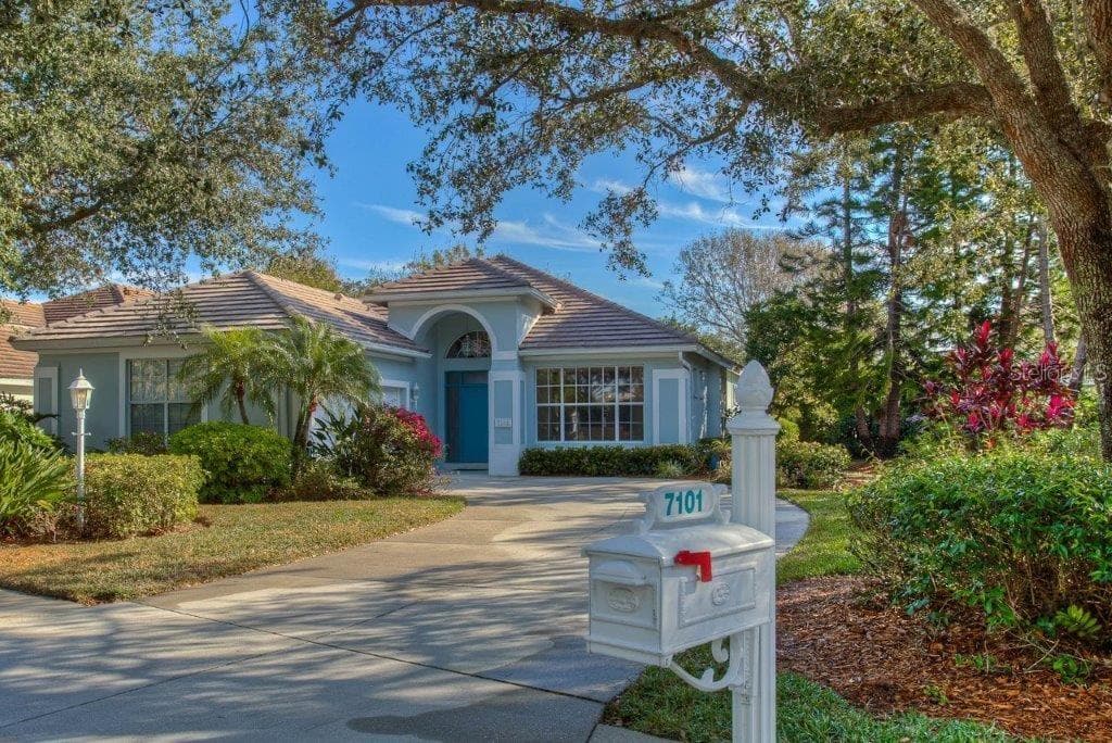 7101 VICTORIA CIRCLE, UNIVERSITY PARK, FL 34201