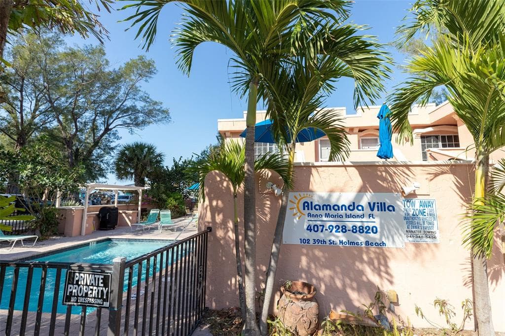 102 39TH STREET # 2, HOLMES BEACH, FL 34217