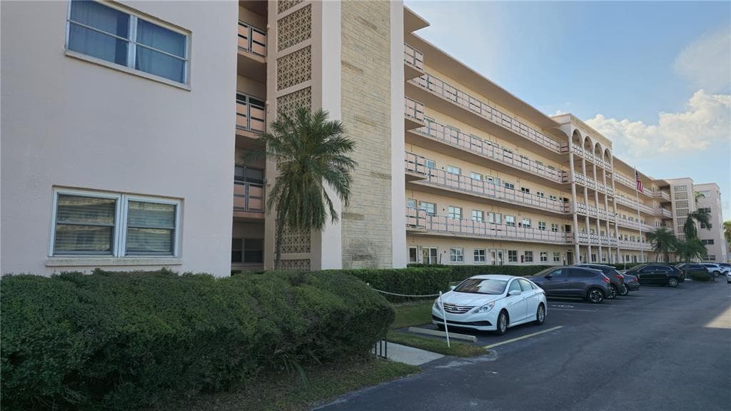 5623 80TH ST N # 510, ST PETERSBURG, FL 33709