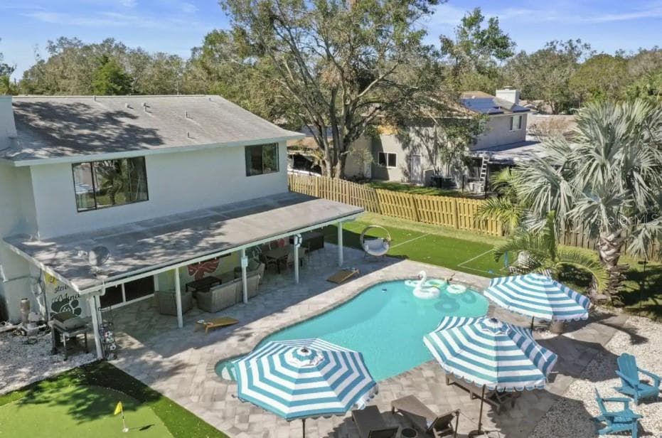 10075 W BAY STREET, SEMINOLE, FL 33776