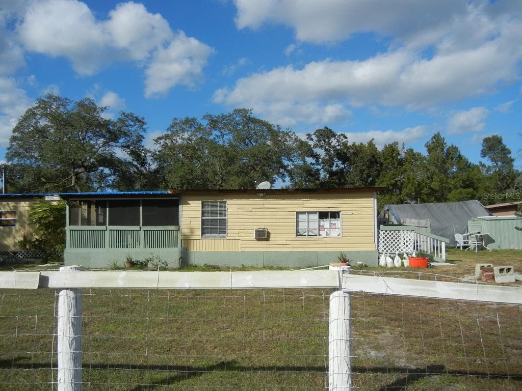 27945 VEVA AVENUE, PAISLEY, FL 32767