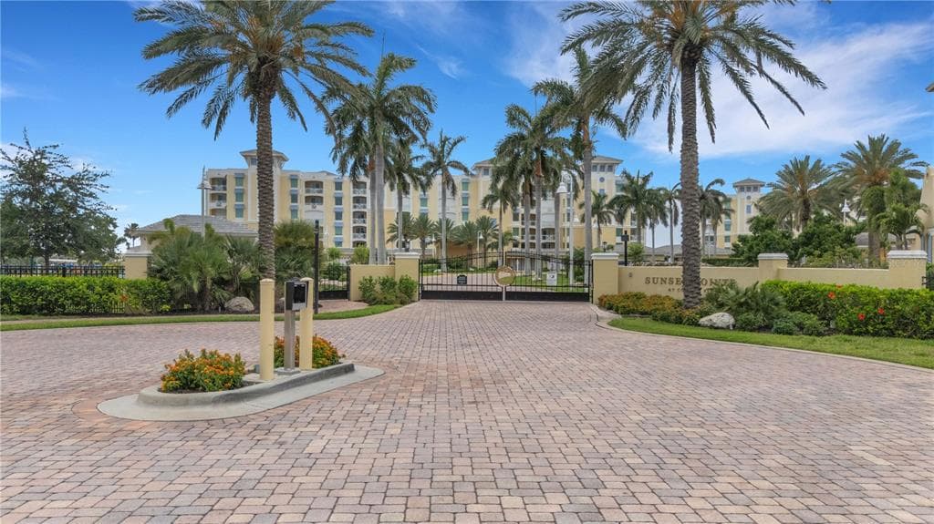 795 COLLANY ROAD # 304, ST PETERSBURG, FL 33715