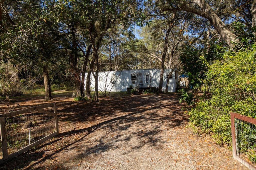 270 BAY STREET, HAWTHORNE, FL 32640