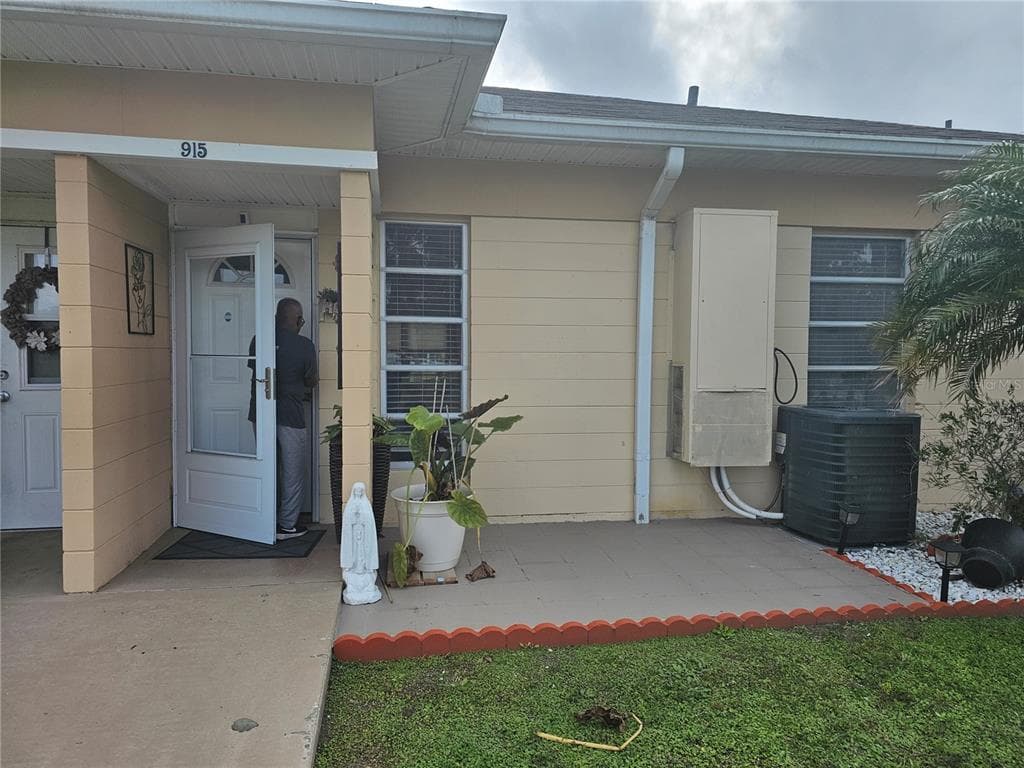 915 CLUB CIRCLE, LAKESHORE, FL 33854