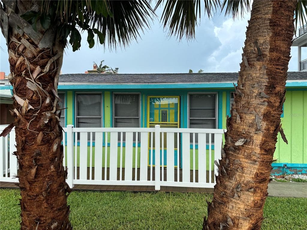 18006 4TH STREET E, REDINGTON SHORES, FL 33708